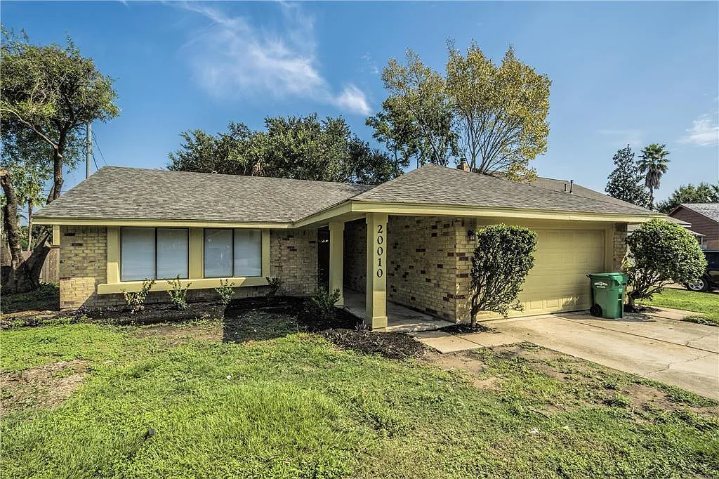 20010 Fort Dodge - Ask About Our No Security Deposit Option! — Photo 1