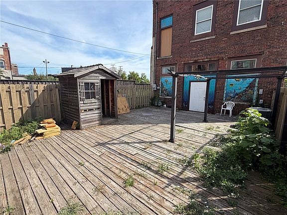5th image of 32 Hazel St