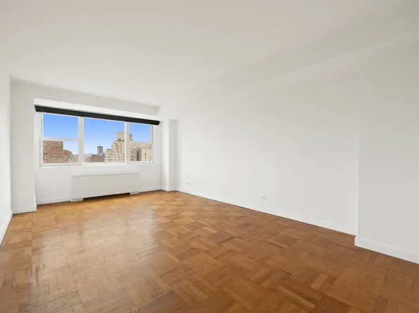101 West 12th Street 17B image 3 of 8