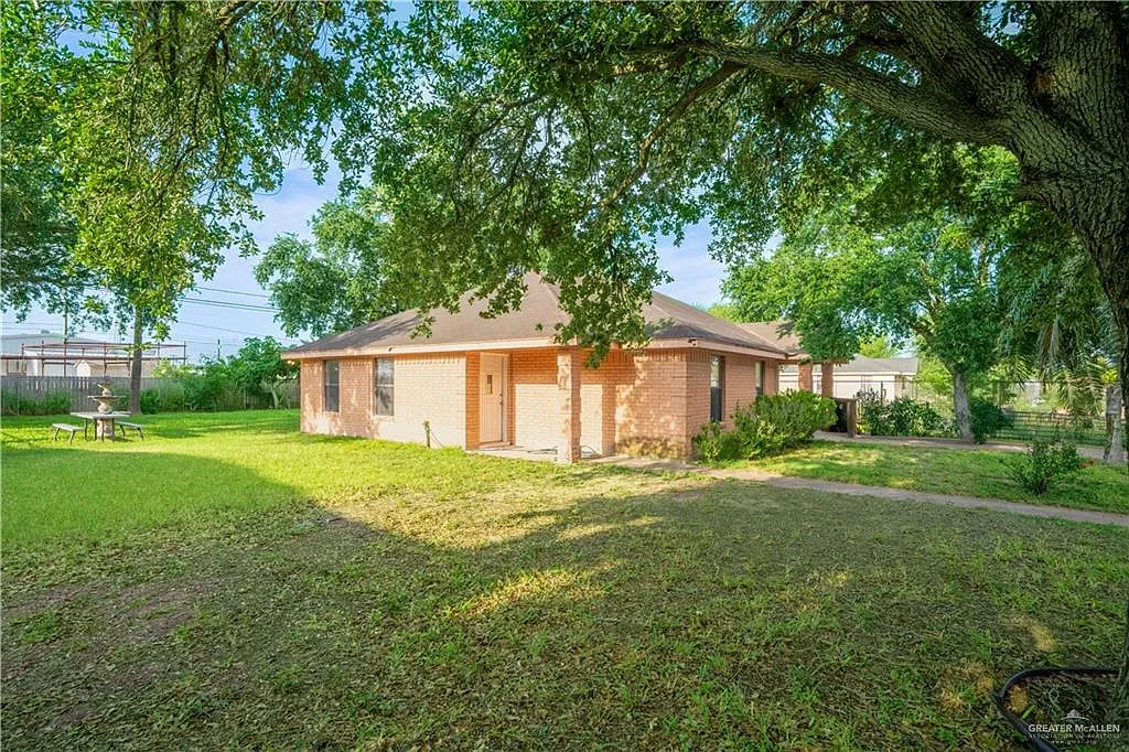 3 bed, 2.0 bath, 1198 sqft, $1,600 — Photo 3