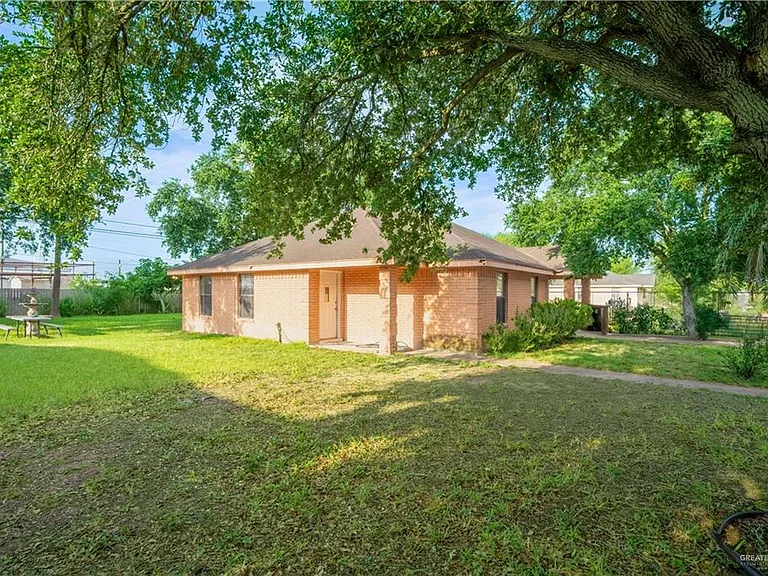2702 Blue Jay Dr — Photo 3