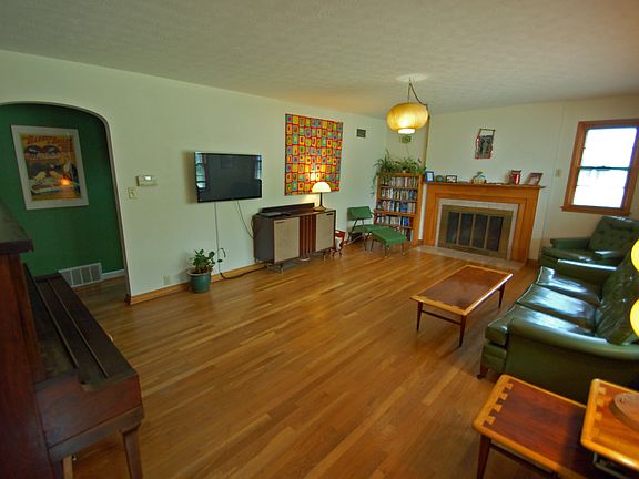 2nd image of 15 W Broadway Ave