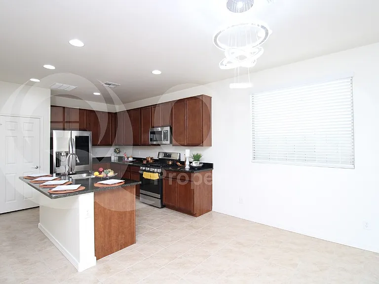 5734 W Getty Dr — Photo 4