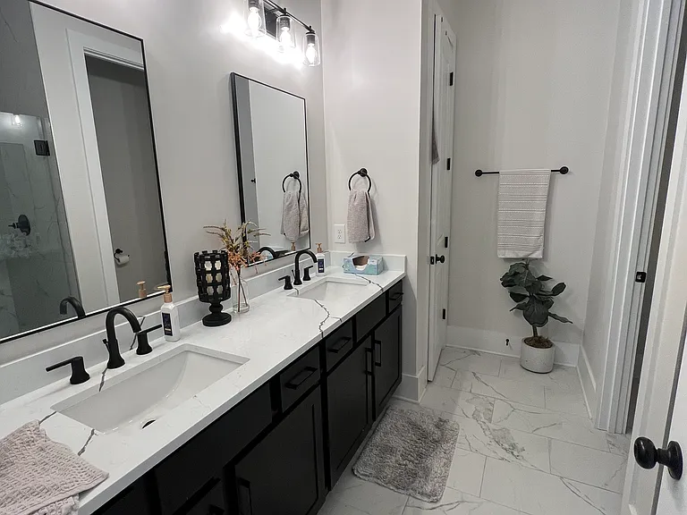 413 Marston Ave — Photo 7