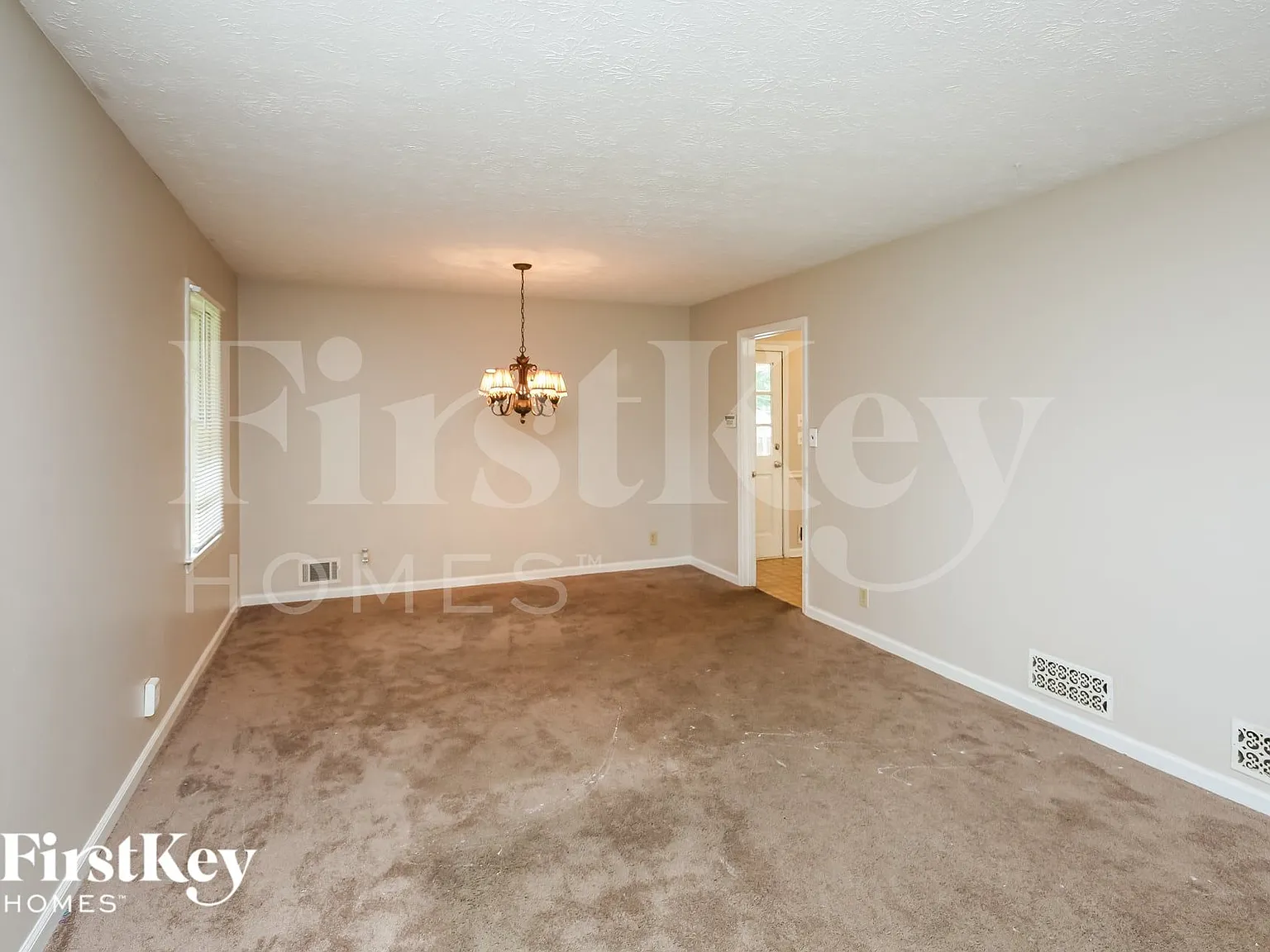 4 bed, 3.0 bath, 2118 sqft, $2,255 — Photo 2