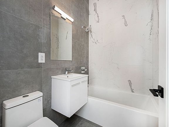 5th image of 117 N 4th St APT 2R