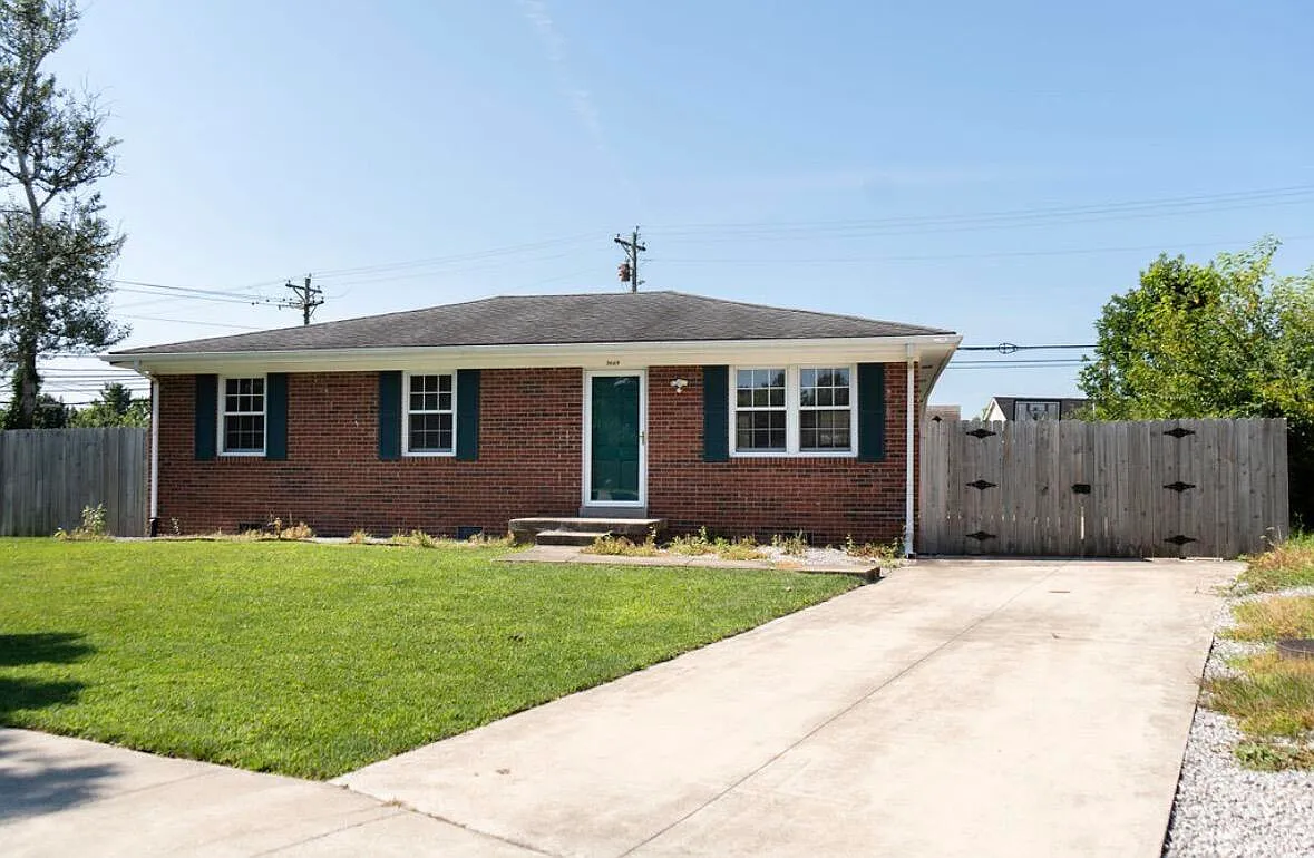 3 bed, 2.0 bath, 1160 sqft, $1,600 — Photo 1