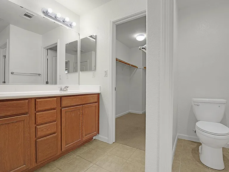 2111 Parkhurst St — Photo 15