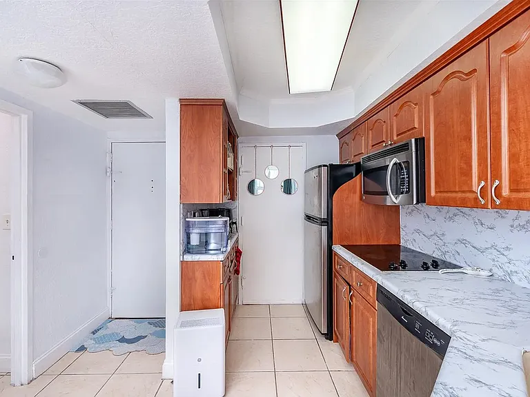 2899 Collins Ave #833 — Photo 6