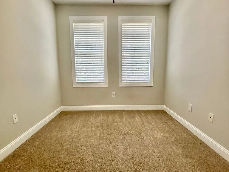 431 Georgetown Cir — Photo 21