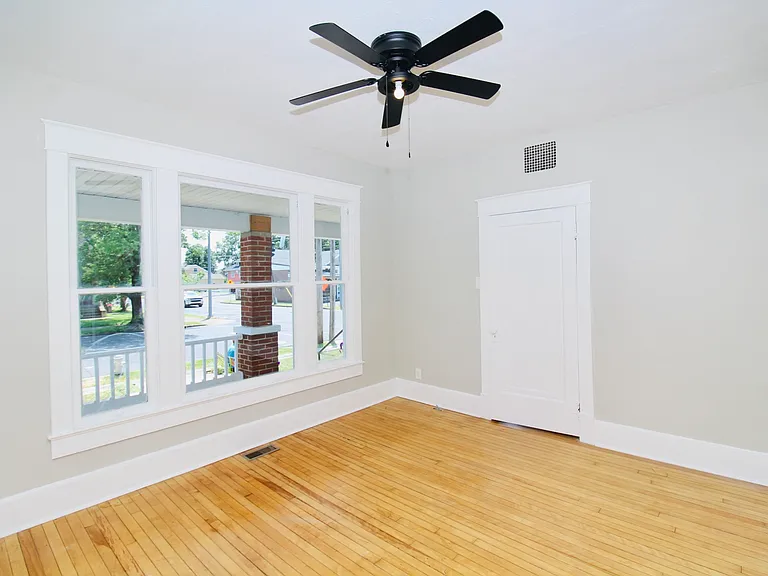 2035 Broadway St — Photo 10
