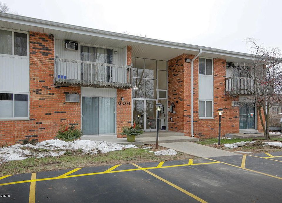 1st image of 606 Lynn Ave Unit 11
