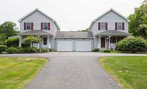 Shared driveway for 2 units