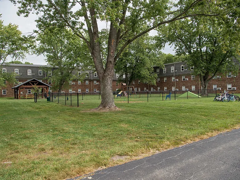 College Square Apartments — Photo 9
