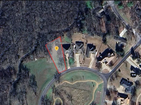1302 Kiowa Dr W, Lake Kiowa, TX 76240