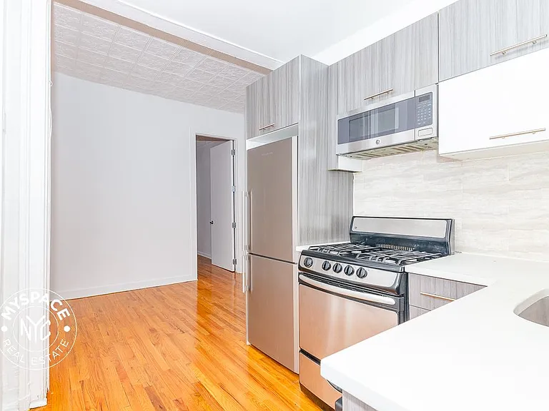 33 Montrose Ave #3L — Photo 2