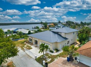 9 Glenview Manor Dr, Fort Myers Beach, FL 33931