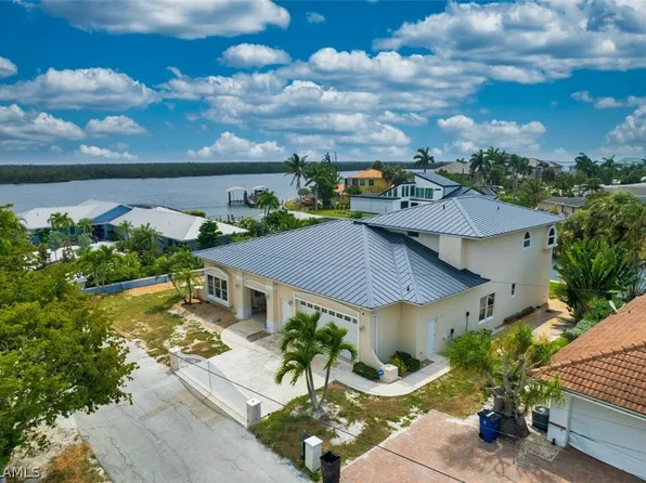 9 Glenview Manor Dr, Fort Myers Beach, FL 33931