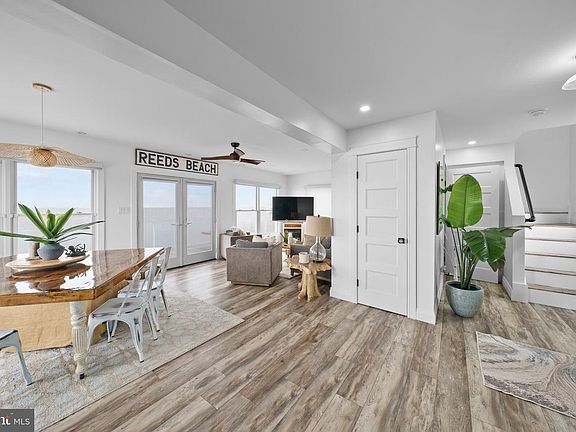5th image of 69 Beach Ave