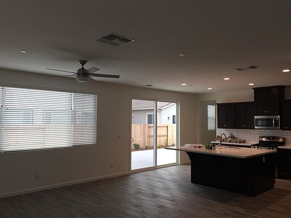 4th image of 848 Tulip St