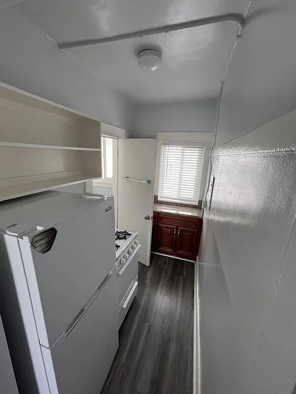 Studio, 1.0 bath, 375 sqft, $1,900 — Photo 4