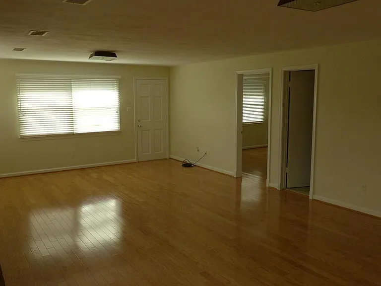 6301 Evermay Dr — Photo 17