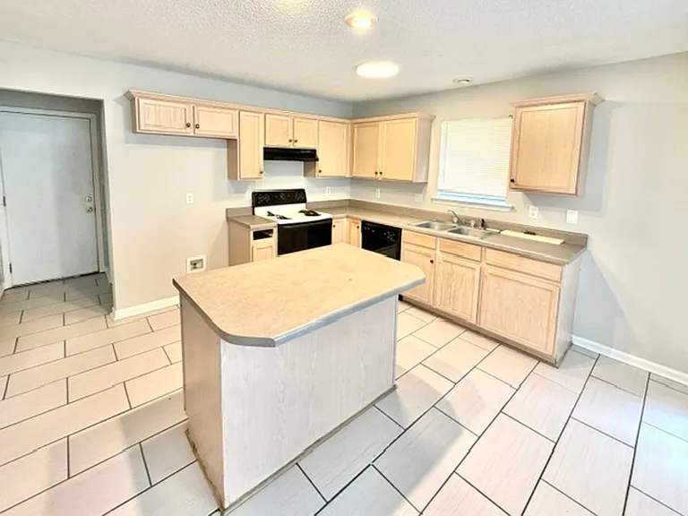 2799 Maggie Woods Pl — Photo 3