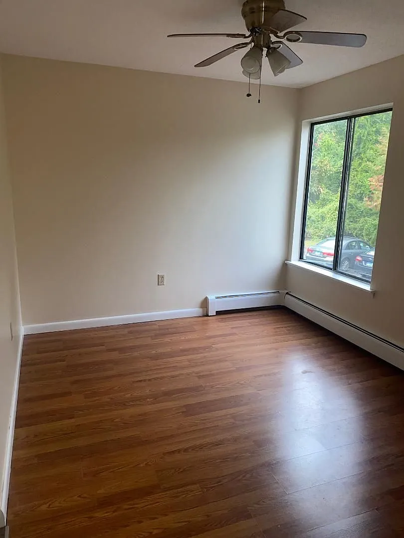 Woodmere Place — Photo 2
