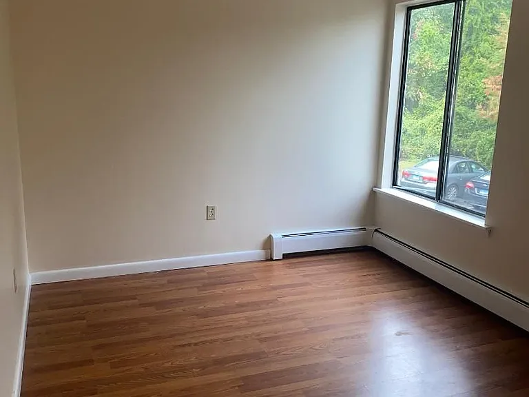 655 Talcottville Rd — Photo 2