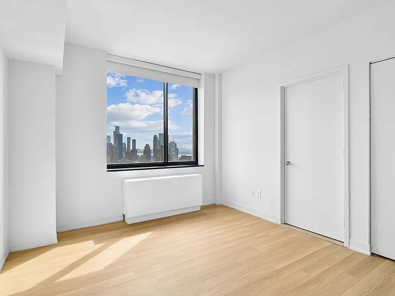 Columbus Cir #S35C — Photo 13