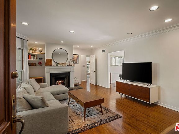 5th image of 1321 N Hayworth Ave APT A