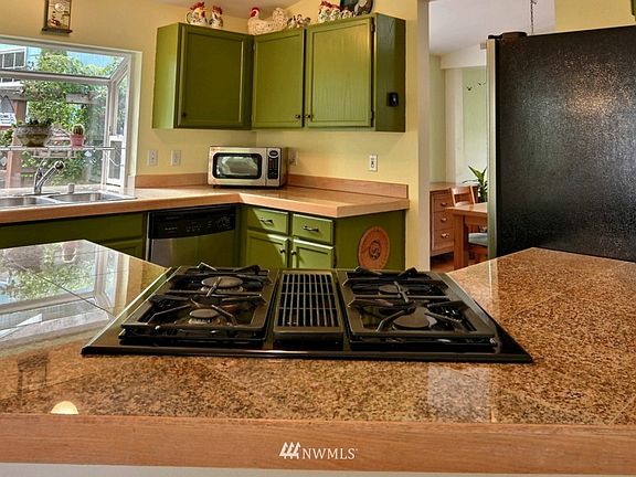 2nd image of 1050 Eagle Crest Way