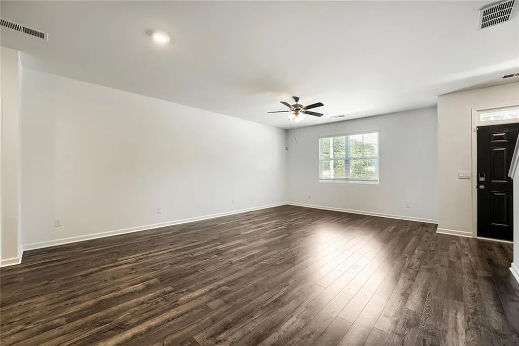 3 bed, 2.5 bath, 1878 sqft, $2,550 — Photo 4