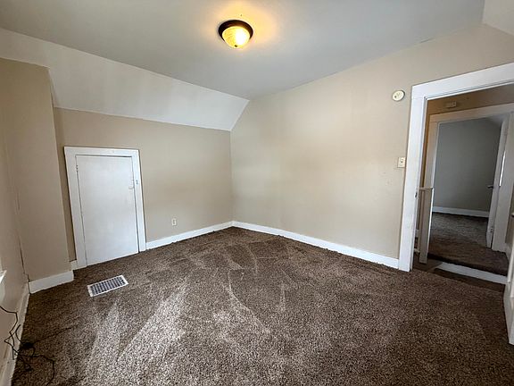 3rd image of 514 W Grove St