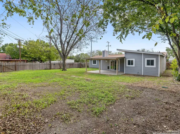154 Parkview Dr, Universal City, TX 78148