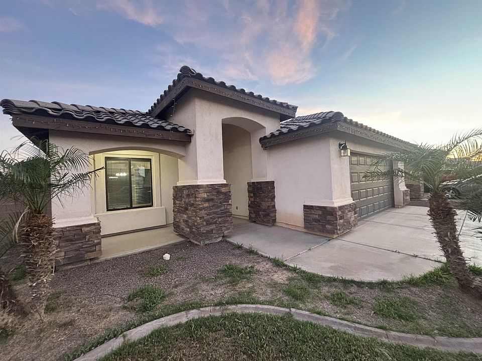 1st image of 207 E 12th Pl