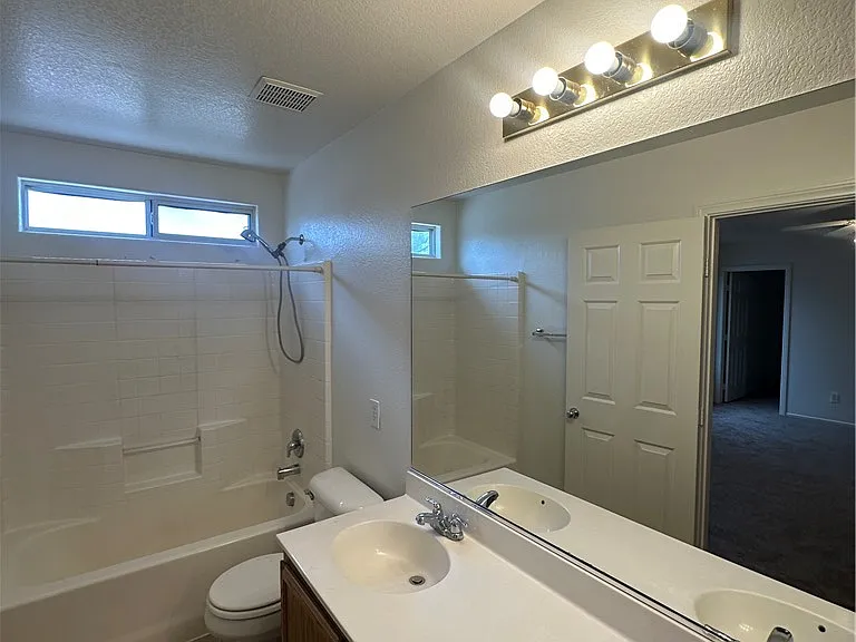 2844 Woodland Park Ave — Photo 16