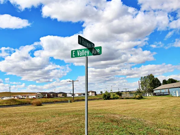 307 Valley Ave, Burlington, ND 58722