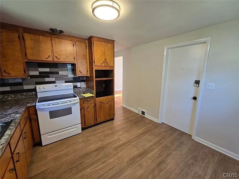 202 Stafford Ave — Photo 10