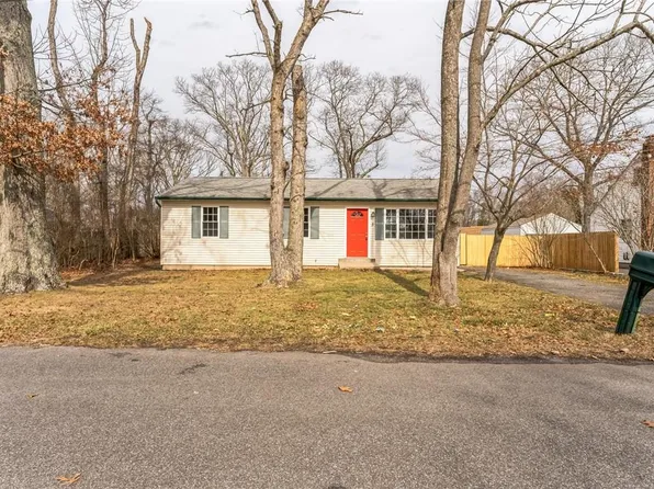 5 Pine Road, Middle Island, NY 11953