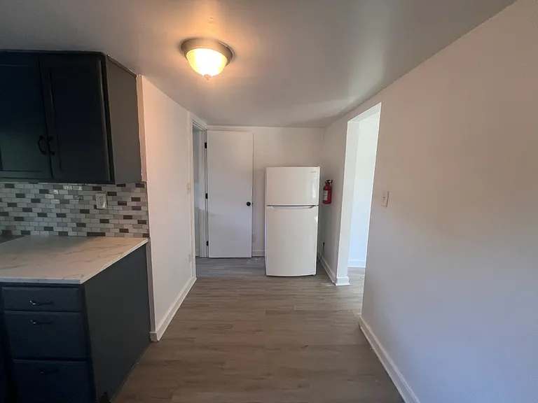 109 W Buck St — Photo 4