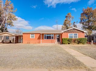 204 SW 1st St, Earth, TX 79031