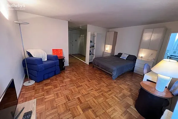 Rented by Sotheby's International Realty | media 13