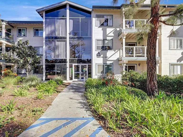 1682 Circa Del Lago #A305 — Photo 23