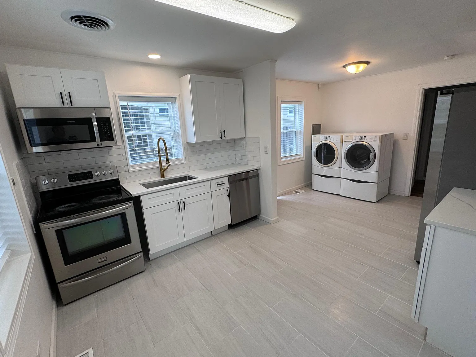 3 bed, 1190 sqft, $2,895 — Photo 2