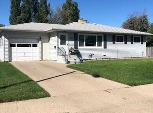 1317 E Hillcourt, Williston, ND 58801