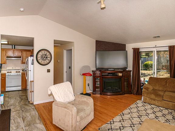 3rd image of 4080 Hillside Ct