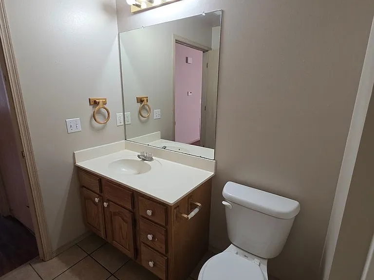822 N El Paso Ave — Photo 10