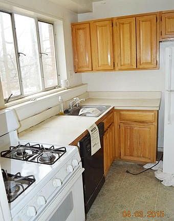 3rd image of 10405 Montrose Ave #10405