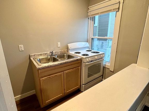 4th image of 208 Scott St #206